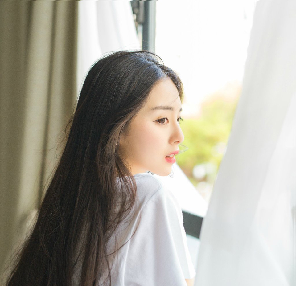 “别看他，就算杀了刘璝，芥蒂已成，而且，诸位真的甘心吗？刘璋于蜀中作为，在下也有所耳闻，就算张任宽宏大量，不计前嫌，但以他的性格，此事早晚会报知刘璋，刘璋会如何对付诸位，我想无需在下多言吧？”庞统看向邓贤，摇头哂笑道。